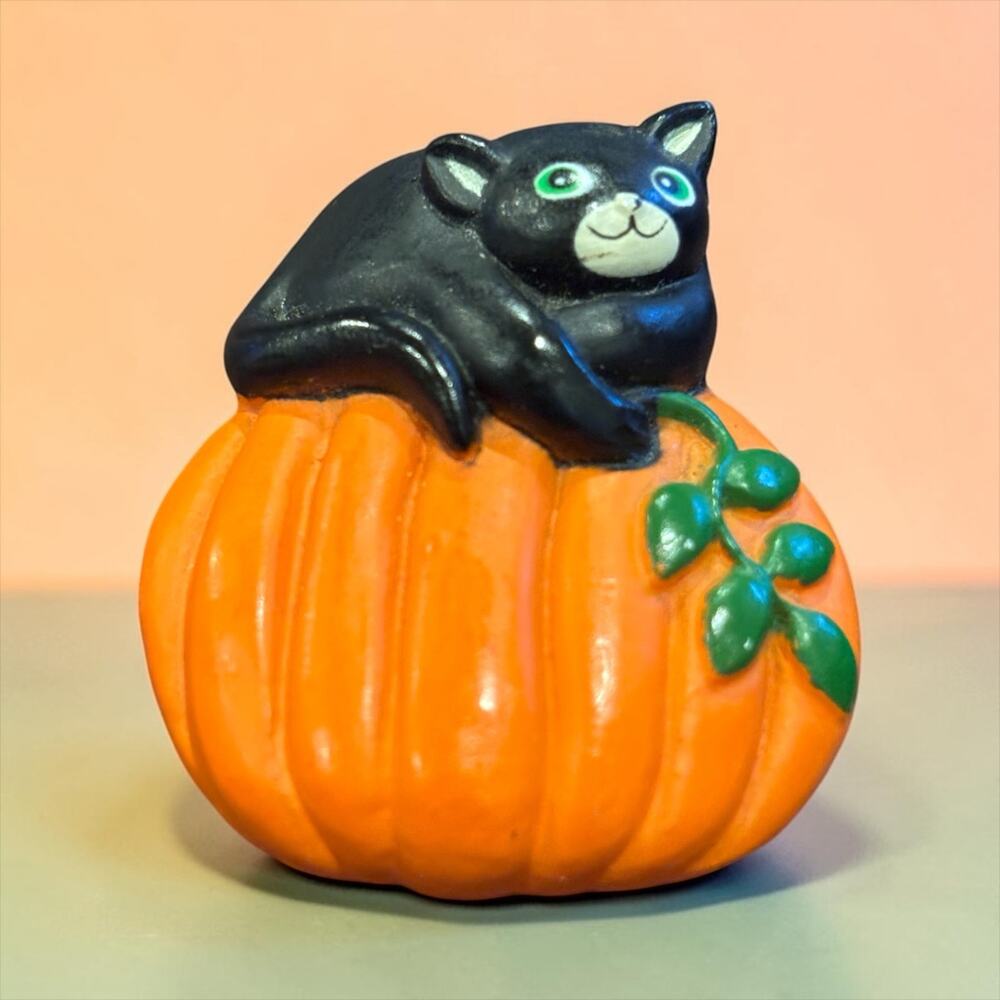 Vintage Fun World Black Cat Pumpkin Brooch Halloween Orange Plastic Pin